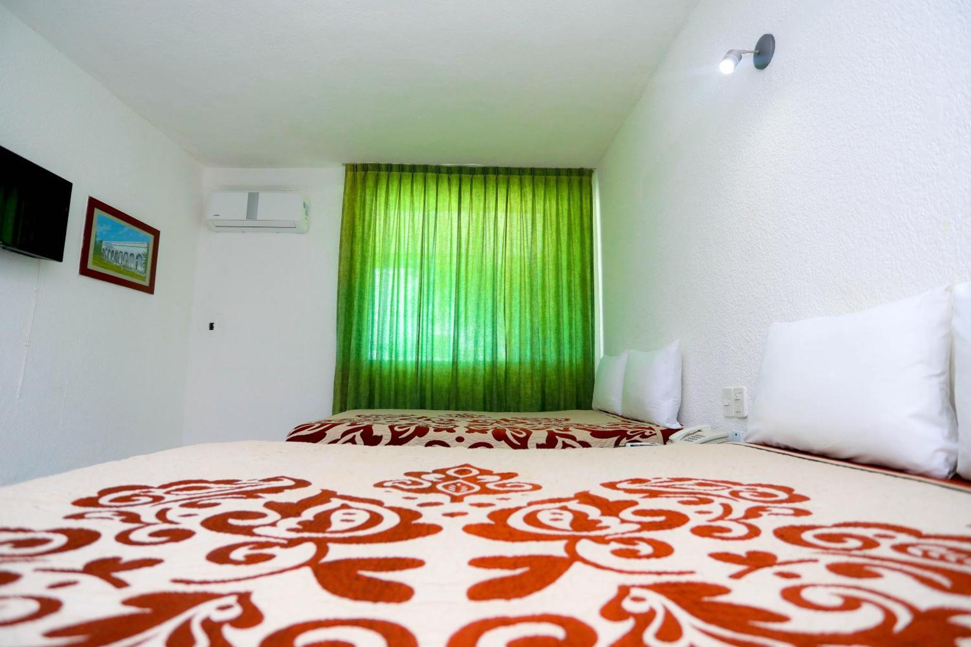 Hotel Maria De Lourdes Cancun Exterior photo